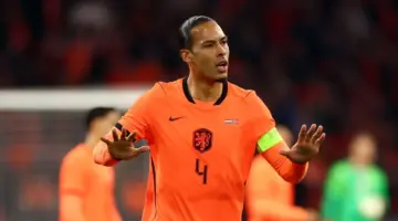 لقد فقدوا صوابهم تمامًا” – محلل هولندي يدافع عن فيرجيل فان ديك في مواجهة الانتقادات التي تصفه بـ”المتعالي